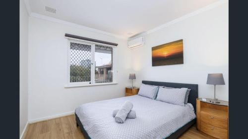 Cama o camas de una habitación en 27 Burswood Home Free Parking, Wifi & Netflix