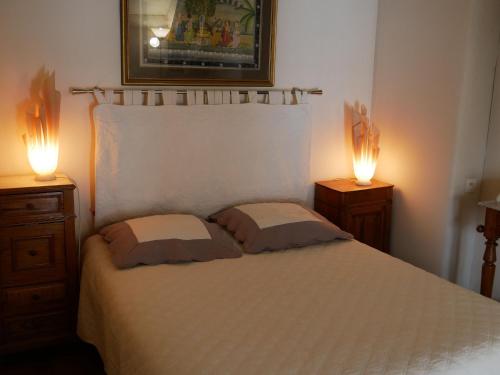 Photo de la galerie de l'établissement Appartement charmant, 3 chambres, centre de Meung-sur-Loire, près de la Loire et du château - FR-1-590-246, à Meung-sur-Loire