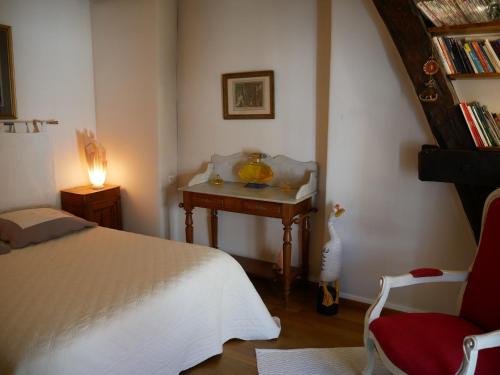 Gîte Meung-sur-Loire, 4 pièces, 5 personnes - FR-1-590-246 객실 침대