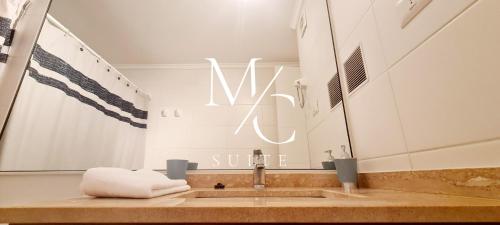 a bathroom with a sink and a mirror at MC Suite - Centro in Antofagasta