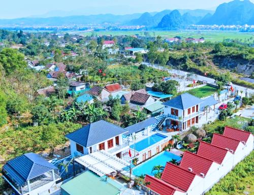 uma vista aérea de uma casa em The Hillside Homes em Phong Nha