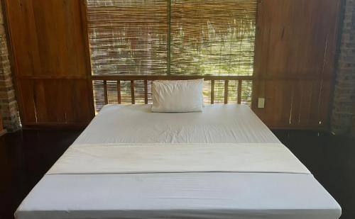 Tùng Núi Homestayにあるベッド