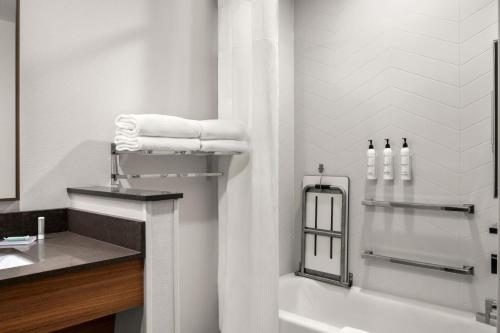 Ванная комната в Fairfield by Marriott Inn & Suites Baraboo