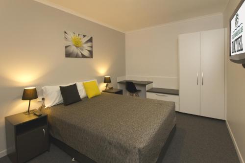 Postel nebo postele na pokoji v ubytování Glenmore Palms Motel