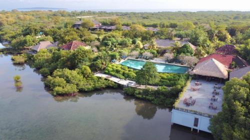 Bazén v ubytování Naya Gawana Resort & Spa nebo v jeho okolí