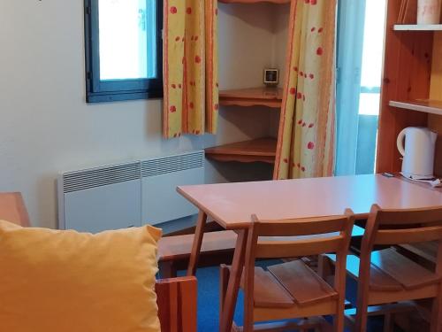 a dining room with a table and chairs and a window at Appartement Les Adrets-Prapoutel, 2 pièces, 4 personnes - FR-1-771-31 in Les Adrets