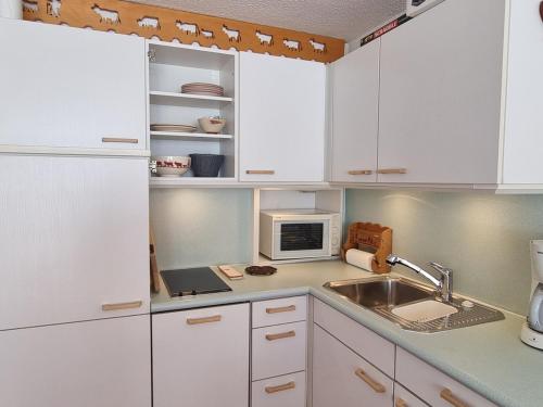 Photo de la galerie de l'établissement Studio au pied des pistes avec grand balcon et cuisine équipée - FR-1-181-2731, à Aime La Plagne