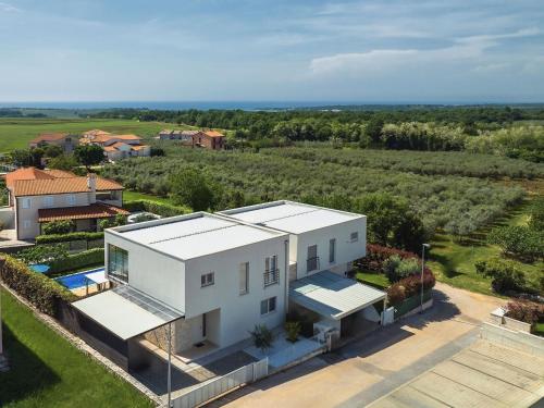 Holiday Home in Novigrad with Pool near Beach