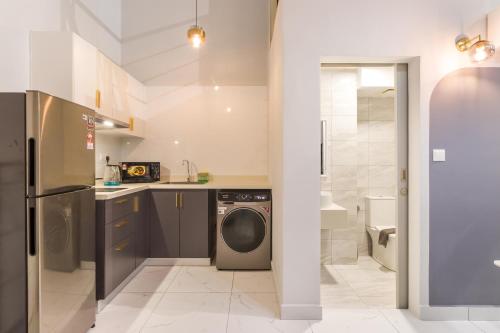 a kitchen with a washer and a washing machine at Arte Cheras at Kuala Lumpur in Kuala Lumpur