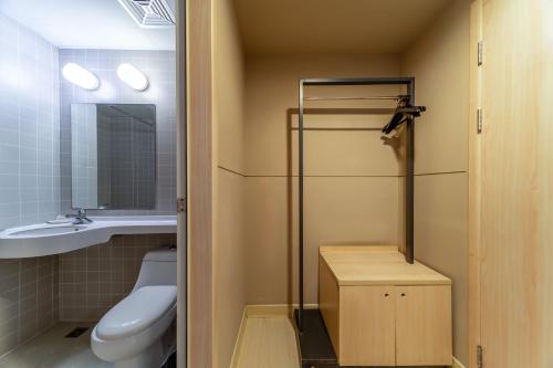 Bilik mandi di Maixinge Hotel - shuttle bus to Shanghai Pudong International Airport