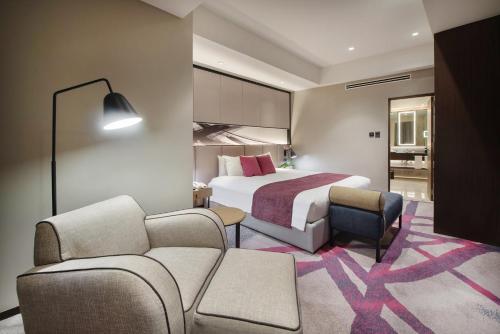 Katil atau katil-katil dalam bilik di Crowne Plaza Manila Galleria by IHG