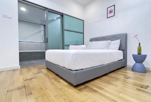 a bedroom with a large bed and a shower at Iskandar Residences 2BR 5pax 5 mins Legoland Wi-Fi Sky Pool 360 in Nusajaya