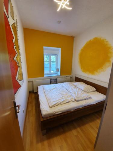 Una cama o camas en una habitación de Ferienwohnung am Trausdorfberg - Rosenblick