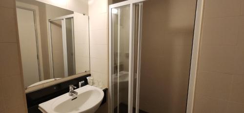 Prom Ratchada Hotelにあるバスルーム