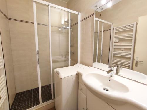 Ένα μπάνιο στο Le petit Vénasque, T2, jardin, parking, 4 personnes