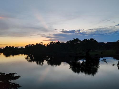 a view of a river at sunset at Tamnanpar Resort in Ban Phe