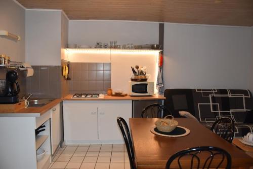 Cucina o angolo cottura di Maison de village appartement RDC avec terrasse