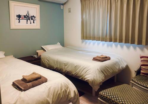Postel nebo postele na pokoji v ubytování 嵐翁居らんおうきょ Ranohkyo