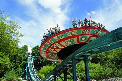 a group of people riding on a roller coaster at T3 Moulins avec garage proche gare in Moulins