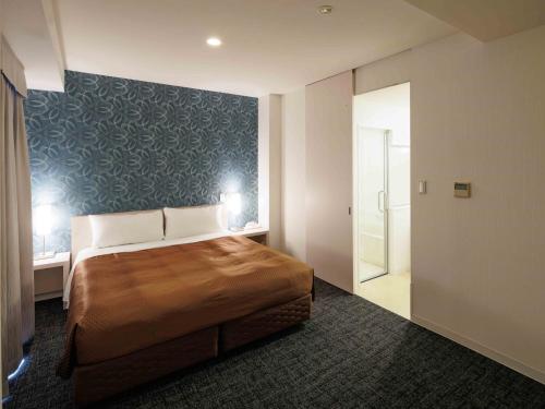 a hotel room with a bed and a wall at J - HOTEL RINKU - Vacation STAY 42911v in Tokoname