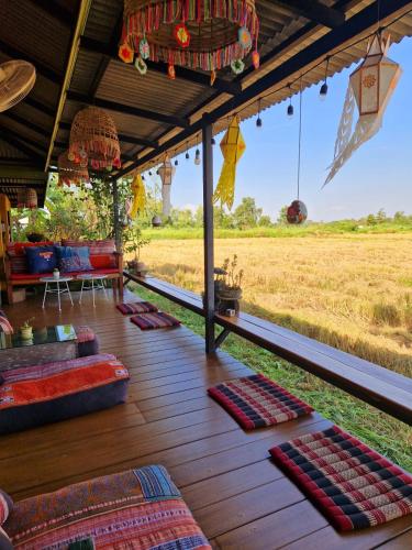 Balkón nebo terasa v ubytování Phoo Na Resort