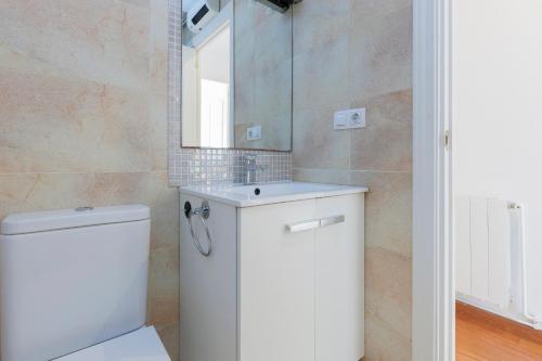 Koupelna v ubytování ApartEasy - Private Terrace, 3-Bedroom Apartment