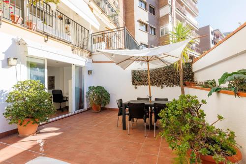 ApartEasy - Private Terrace, 3-Bedroom Apartment