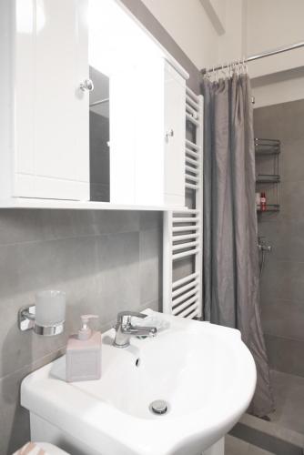 Cozy Cityscape Apartment in Athens
