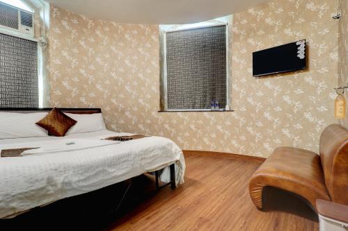 Łóżko lub łóżka w pokoju w obiekcie Hotel Shabana - Colaba Causeway