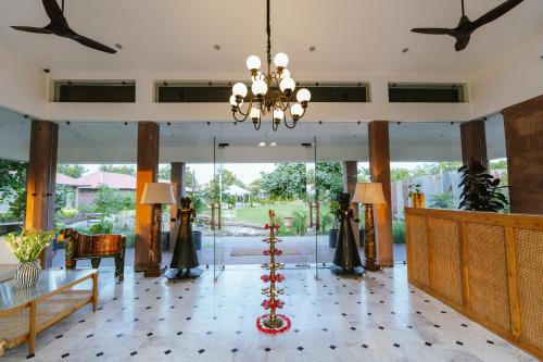 a large lobby with a chandelier and a table at Surpura Bagh in Jodhpur