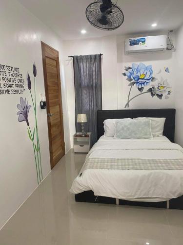 Postel nebo postele na pokoji v ubytování Siargao Residency by Privacy Group