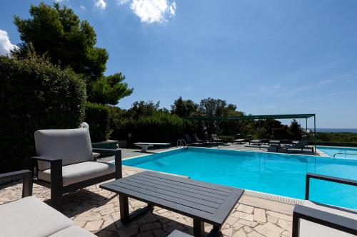 Villa vista mare piscina spiagge Ionio m451