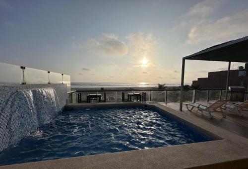 Πισίνα στο ή κοντά στο YOLO House Peru