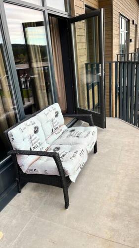 a bench sitting on a porch in front of a building at Topp studio leilighet Alpine Lodge in Trysil