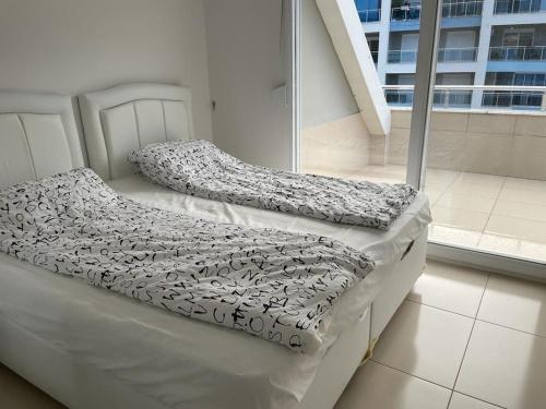 A bed or beds in a room at Aura blue