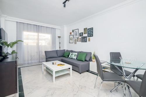 BHost - Marina Banus