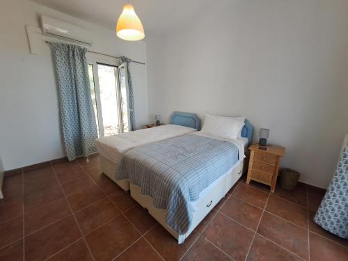 Postel nebo postele na pokoji v ubytování Villa Galini with Private Pool & Incredible Views, Ipsos