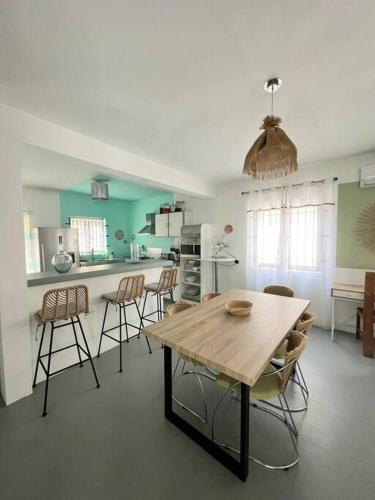 Little Orchid-Next to La Preneuse Beach & Shops