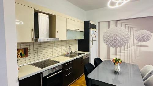 a kitchen with a table with chairs and a sink at إسطنبول in Esenyurt