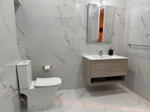 One in Se7en tesisinde bir banyo