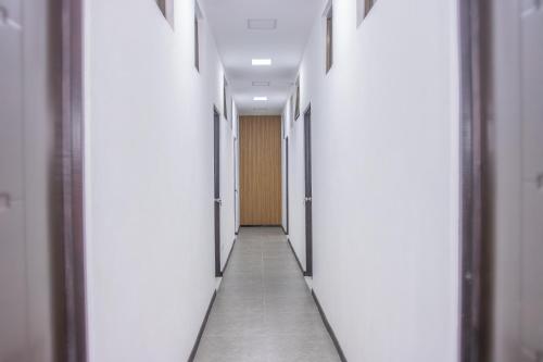 an empty corridor of an office building with white walls at The Stay San Jose in San José