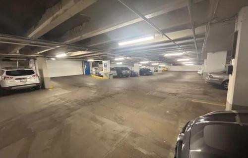 Ảnh trong thư viện ảnh của 2 Full Beds, Free Parking Underground Heated, Rogers Place, 1 Bedroom Condo Downtown Central ở Edmonton