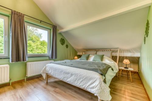 Postel nebo postele na pokoji v ubytování Au pied du sapin