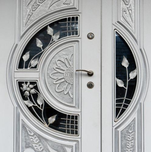 a door with a flower design on it at Casa Calin in Câmpulung Moldovenesc