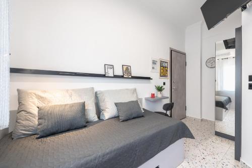 Tiny Apartment(12sqm) in Ilion close to Petroupoli