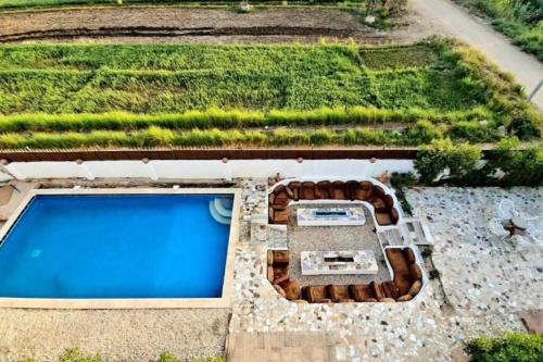 Vista de la piscina de hathor guest house o alrededores