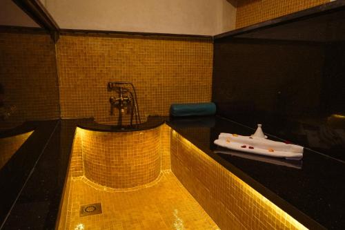 a swimming pool in a room with a sink at Riad Citrus in Marrakech