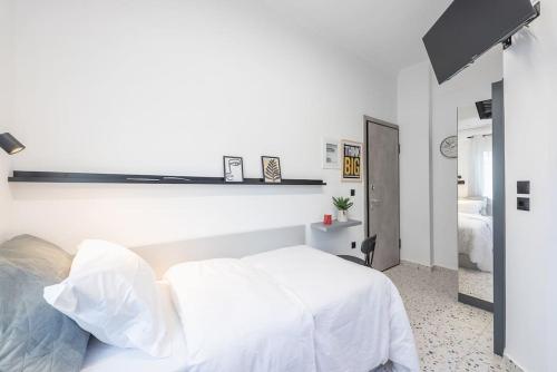 Tiny Apartment(12sqm) in Ilion close to Petroupoli