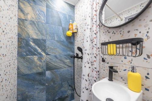 Tiny Apartment(12sqm) in Ilion close to Petroupoli