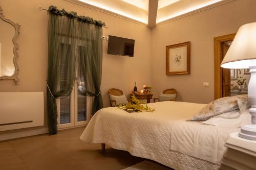 A bed or beds in a room at San Michele al Castello